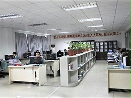 深圳五金沖壓廠，五金加工機(jī)械手操作8-誠(chéng)瑞豐科技